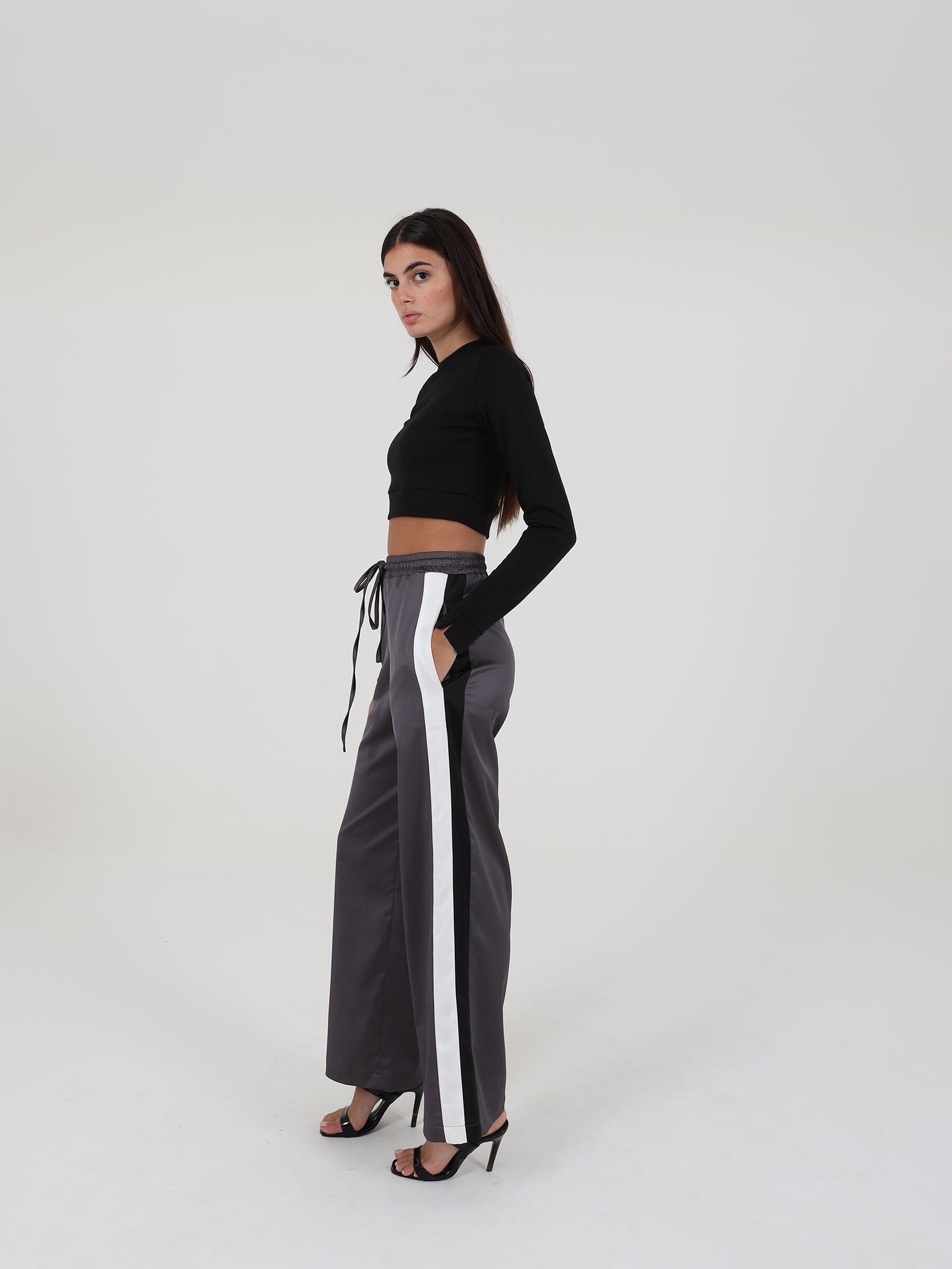Comfy Straight Fit Jogging Trousers With Draw Strings and Pockets