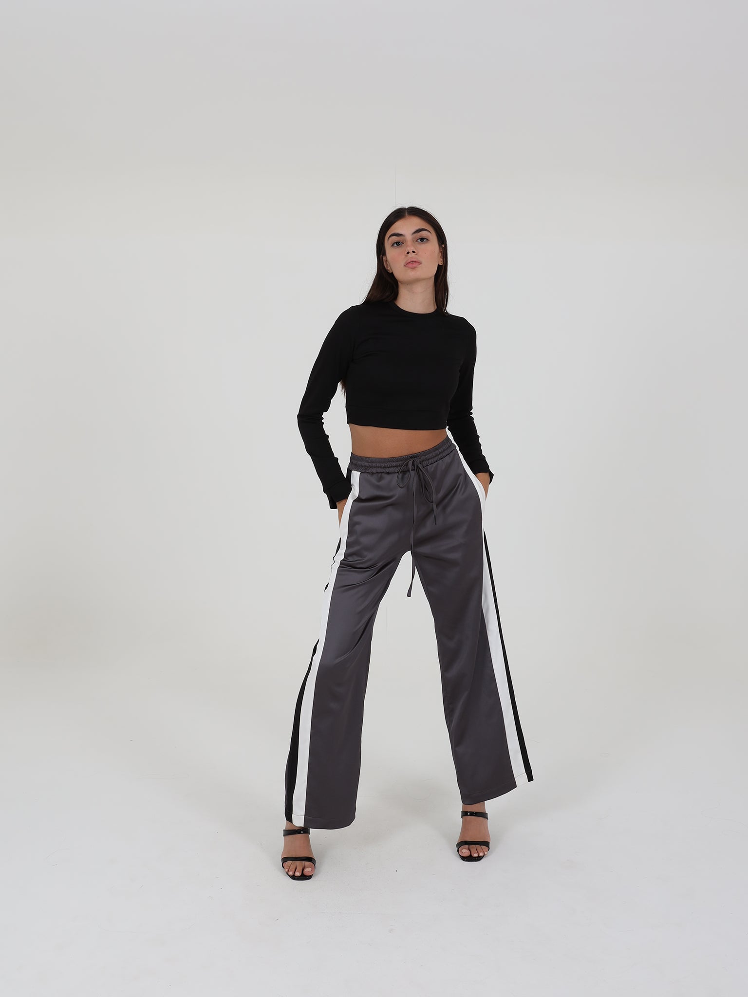 Comfy Straight Fit Jogging Trousers With Draw Strings and Pockets