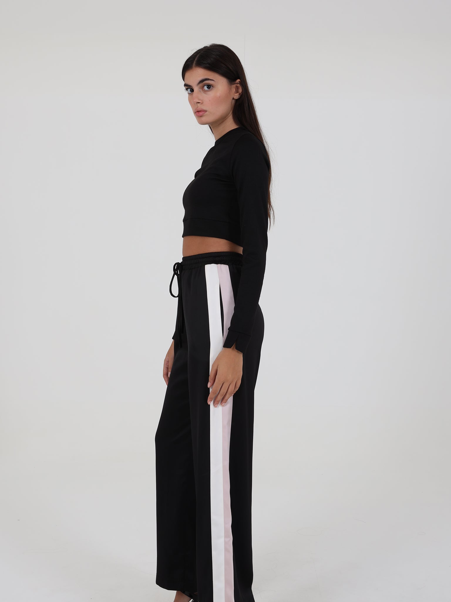 Comfy Straight Fit Jogging Trousers With Draw Strings and Pockets